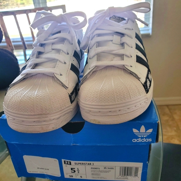 Adidas - Picture 1 of 4